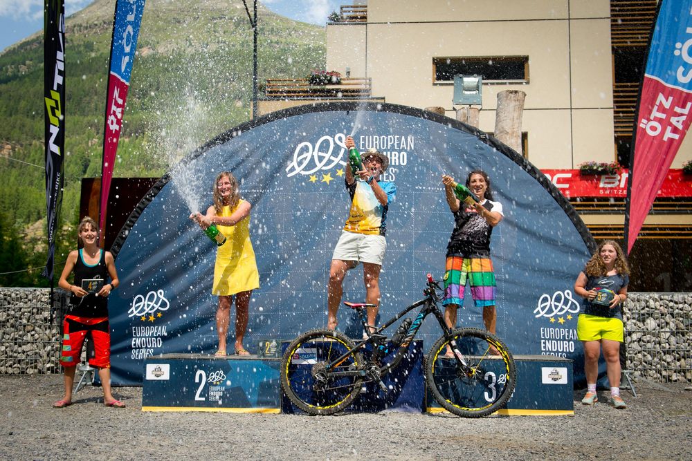 Sölden is Enduro – Nico Lau (FRA) and Ines Thoma (GER) prevail over the dusty trails of the Bike Republic Sölden
