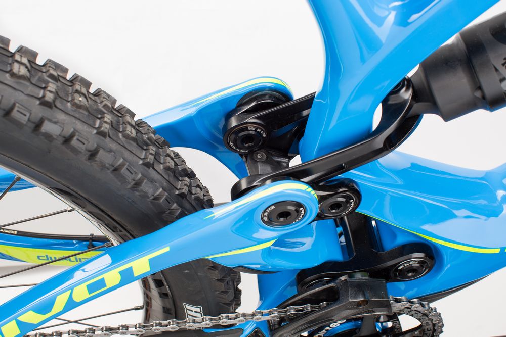 Set your racing on fire with the all new Pivot Phoenix DH Carbon