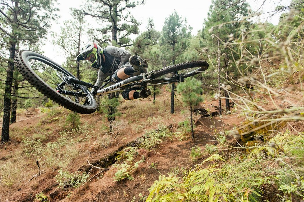 Remi Thirion Introduces the Commencal Meta AM V.2