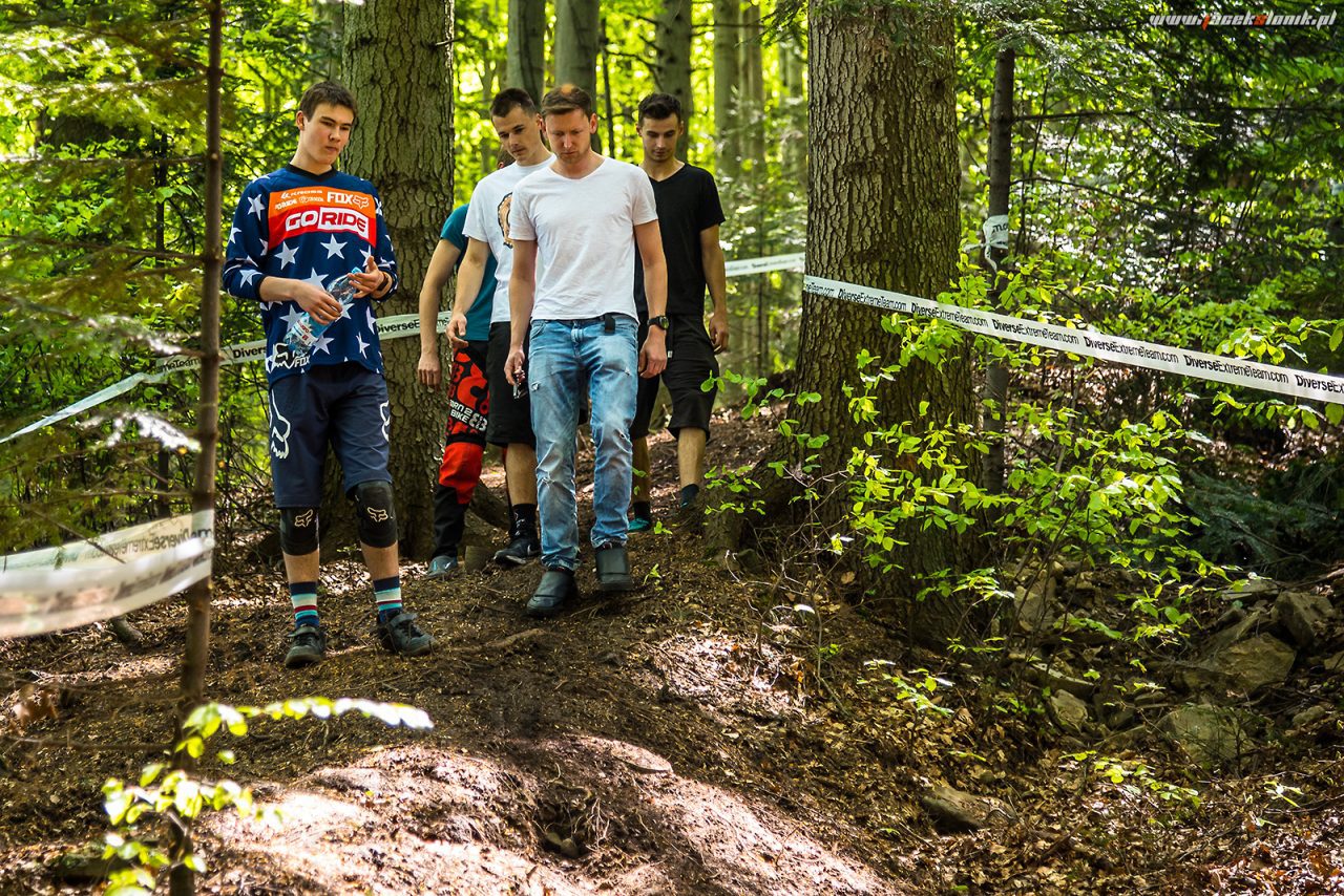 Ekipa GoRide racing Team na trackwalku